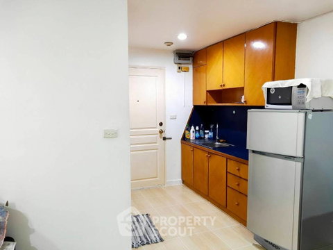 1-BR Condo At The Prime Suites Condominium, 35 Sqm Near BTS Asoke (ID 888351)