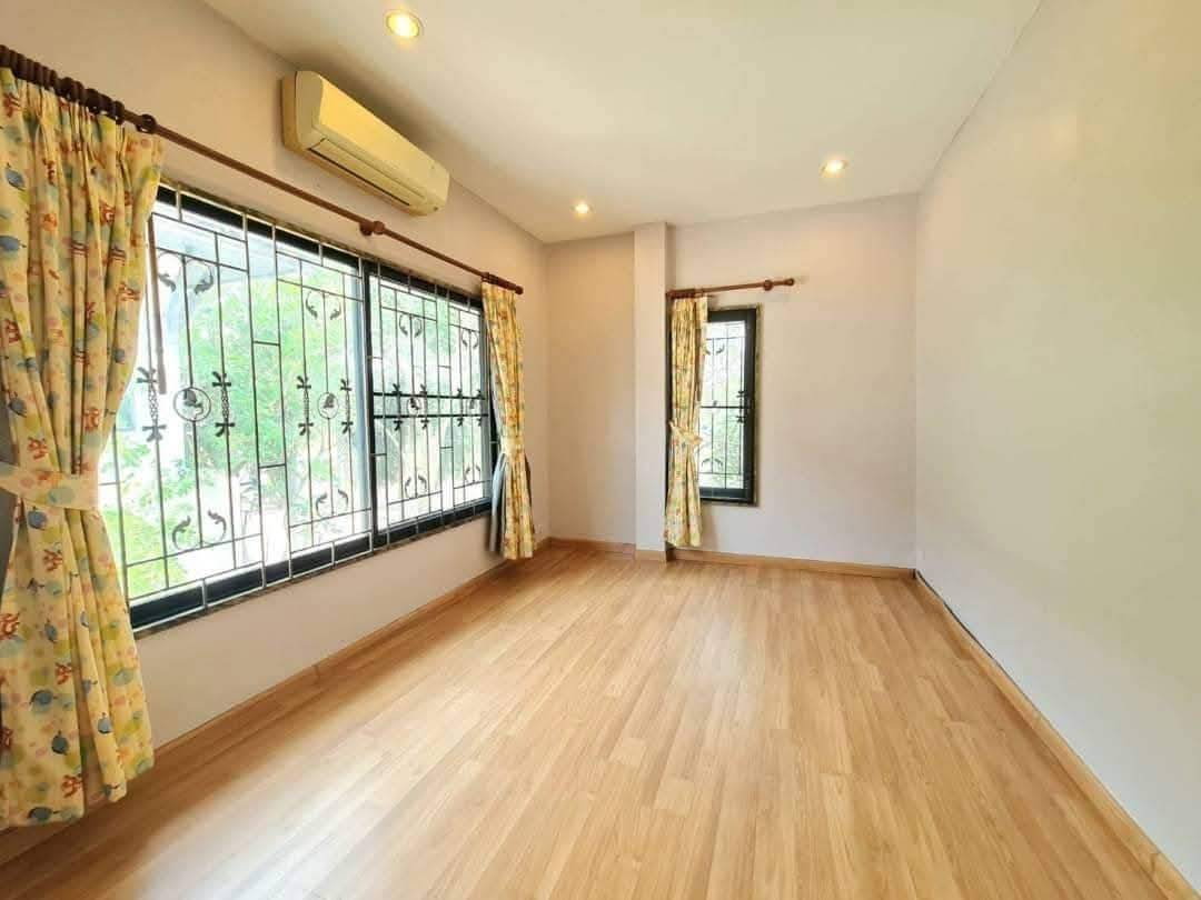 รูป ให้เช่าบ้านเดี่ยวหลังใหญ่ หลังมุม ม.ปวีณวรรณ ใกล้ เจ ปาร์ค ศรีราชา - รูปที่ 14/15