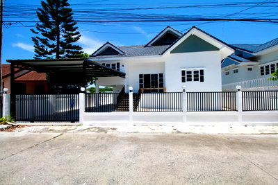 บ้านเดี่ยว รร.อัสสัมชัญระยอง : ขายบ้านเดี่ยวชั้นเดียว รีโนเวทใหม่ 83 ตร.ว. หมู่บ้านแพรวดาว 4 เนินพระ ใกล้ บขส.ใหม่.ระยอง 1 กม.