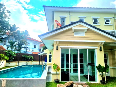 บ้านเดี่ยวให้เช่า : 🏊‍♂️✨ ให้เช่าบ้านเดี่ยว 2 ชั้น พร้อมสระว่ายน้ำ 7 ห้องนอน ในโครงการคุณภาพ #หางดง เพียง 70,000 บาท/เดือน ✨🏡 #AHD-V0049