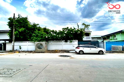 ขายบ้านเดี่ยว : ขายบ้านเดี่ยว 2 ชั้น 100 ตร.ว. เสนานิเวศน์ 1 ลาดพร้าว เกษตร-นวมินทร์ ใกล้ทางด่วน