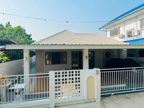 บ้านเช่าสไตล์มูจิ ใกล้โรงเรียนวารี เชียงใหม่ พร้อมเฟอร์นิเจอร์และเครื่องใช้ไฟฟ้าครบ (R1359) T.0946511456