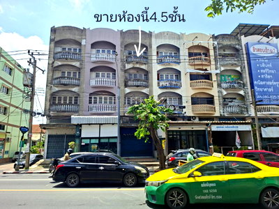 อาคารพาณิชย์ ถนนลาดพร้าววังหิน : ขาย อาคารพาณิชย์ ตึกแถว 4.5 ชั้น  ติดถนนใหญ่ลาดพร้าววังหิน ใกล้ห้างเพียง 50 เมตร 