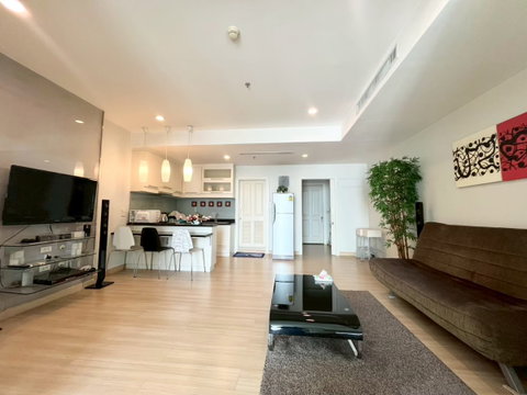 Rare High-Floor Riverfront Gem! Massive 60.2 sqm Studio at Baan Sathorn Chaopraya (30th Fl.) – Special Offer!