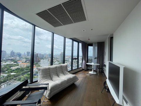 IDEO Q Sukhumvit 36 For rent, corner room, curved glass, 180 degree view, fully furnished. Ready to move in!!