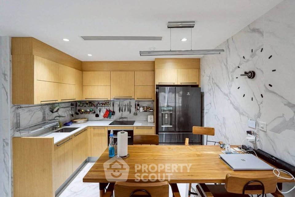 รูป ราคาเหมาะสม คอนโด 2 ห้องนอน ขนาด 93 ตร.ม. บ้านธนอนสารสิน ใกล้ BTS ราชดำริ (ID 2855137) - รูปที่ 2/14