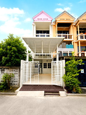 ทาวน์โฮม ถนนเทพรักษ์ : 🏡✨ ขายทาวน์เฮ้าส์ 3 ชั้น รีโนเวทใหม่ทั้งหลัง | ใกล้ BTS พหลโยธิน 59 เพียง 300 เมตร 🚆