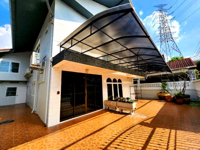 เช่าบ้านเดี่ยว ถนนประชาราษฎร์บำเพ็ญ : ให้เช่าบ้านเดี่ยว ใจกลางห้วยขวาง 6bed ใกล้MRTห้วยขวาง เพียง 1กม.