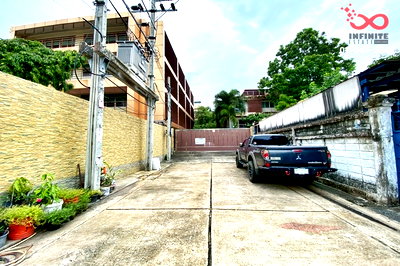สำนักงาน เขตพระโขนง : ขายอาคารสำนักงาน ที่ดิน 562 ตร.ว.พร้อมบ้านเดี่ยว ซอยปุณณวิถี 34 สุขุมวิท 101 ใกล้ BTS