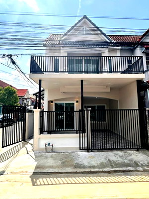 ทาวน์โฮม บางบัวทอง นนทบุรี : ขายบ้านทาวน์เฮาส์ หมู่บ้านสวีทโฮมปาร์ค พื้นที่ 19.5 ตร.ว 3 นอน 2 น้ำ รีโนเวทพร้อมอยู่