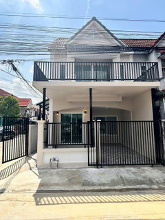 ขายบ้านทาวน์เฮาส์ หมู่บ้านสวีทโฮมปาร์ค พื้นที่ 19.5 ตร.ว 3 นอน 2 น้ำ รีโนเวทพร้อมอยู่