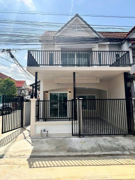 ขายบ้านทาวน์เฮาส์ หมู่บ้านสวีทโฮมปาร์ค พื้นที่ 19.5 ตร.ว 3 นอน 2 น้ำ รีโนเวทพร้อมอยู่