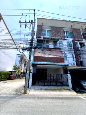 Townhouses for rent Nonthaburi : For Rent 3-story Townhouse THE ATTIC LITE CHAENGWATTANA 4 bedroom 3 bathroom