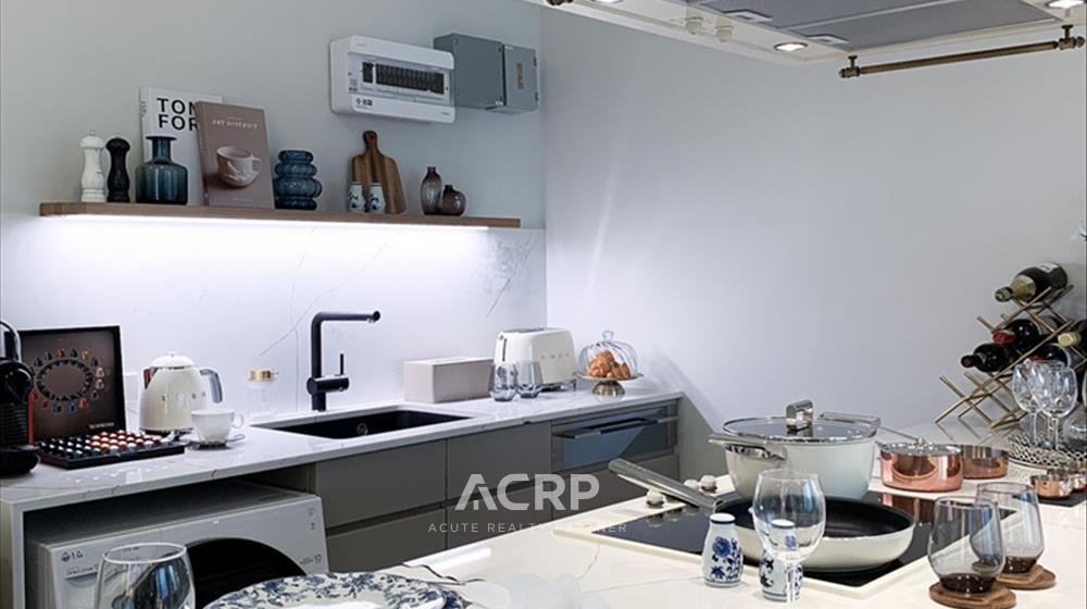 picture Luxury Pool View Condo at Vantage Ratchavipa BTS Ratchayothin (00160185) - 5/10