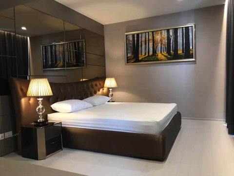 🏢 Condo for Rent: Noble Ploenchit   Property Code | LNP-C14156