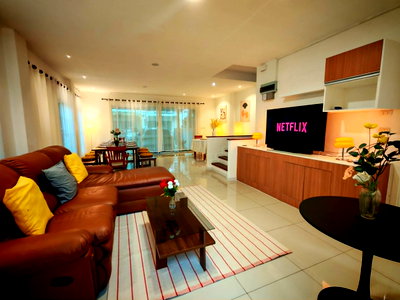 Townhouses for rent Thonburi Vocational College : Rare Corner! Huge 300 Sqm Pet-Friendly House Just 5 Mins to BTS Bang Wa 🏡