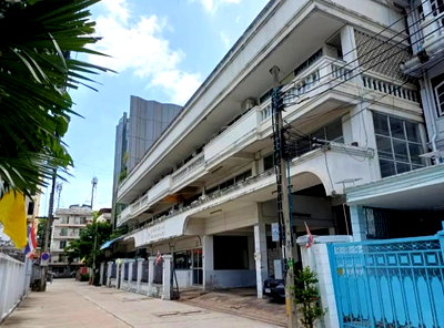 บ้านเดี่ยว เขตสาทร : ขายที่ดินสาทร สวนพลู ที่ดินพร้อมอาคาร 147 ตร.ว ใจกลาง CBD สาทร สวนพลู นางลิ้นจี่ เข้าออกได้ทั้ง พระราม4 นราธิวาสราชนครินทร์ ถนนหน้าที่กว้าง