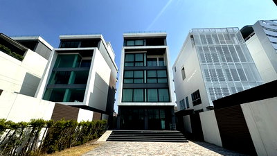 โฮมออฟฟิศ ถนนนาคนิวาส : โฮมออฟฟิศระดับ Luxury ทำเลหลัง Central EastVille มีลิฟท์ส่วนตัว จอดรถ 10 คัน ครบทั้งทำงานและอยู่อาศัยในหลังเดียว!