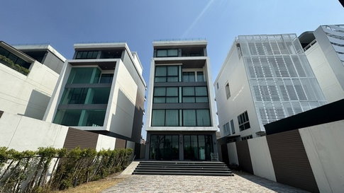 โฮมออฟฟิศระดับ Luxury ทำเลหลัง Central EastVille มีลิฟท์ส่วนตัว จอดรถ 10 คัน ครบทั้งทำงานและอยู่อาศัยในหลังเดียว!