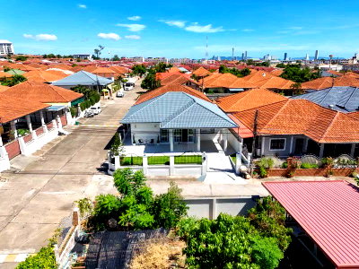 Houses for sale Rubberland : Single house for sale in Ekmongkol 4/1 Village, Khao Taloo, Pattaya. Excellent location move in Ready