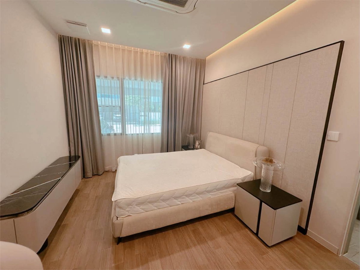 รูป ให้เช่าบ้านเดี่ยว 4 ห้องนอน มัณฑนา บางนา กม.15 - รูปที่ 8/17