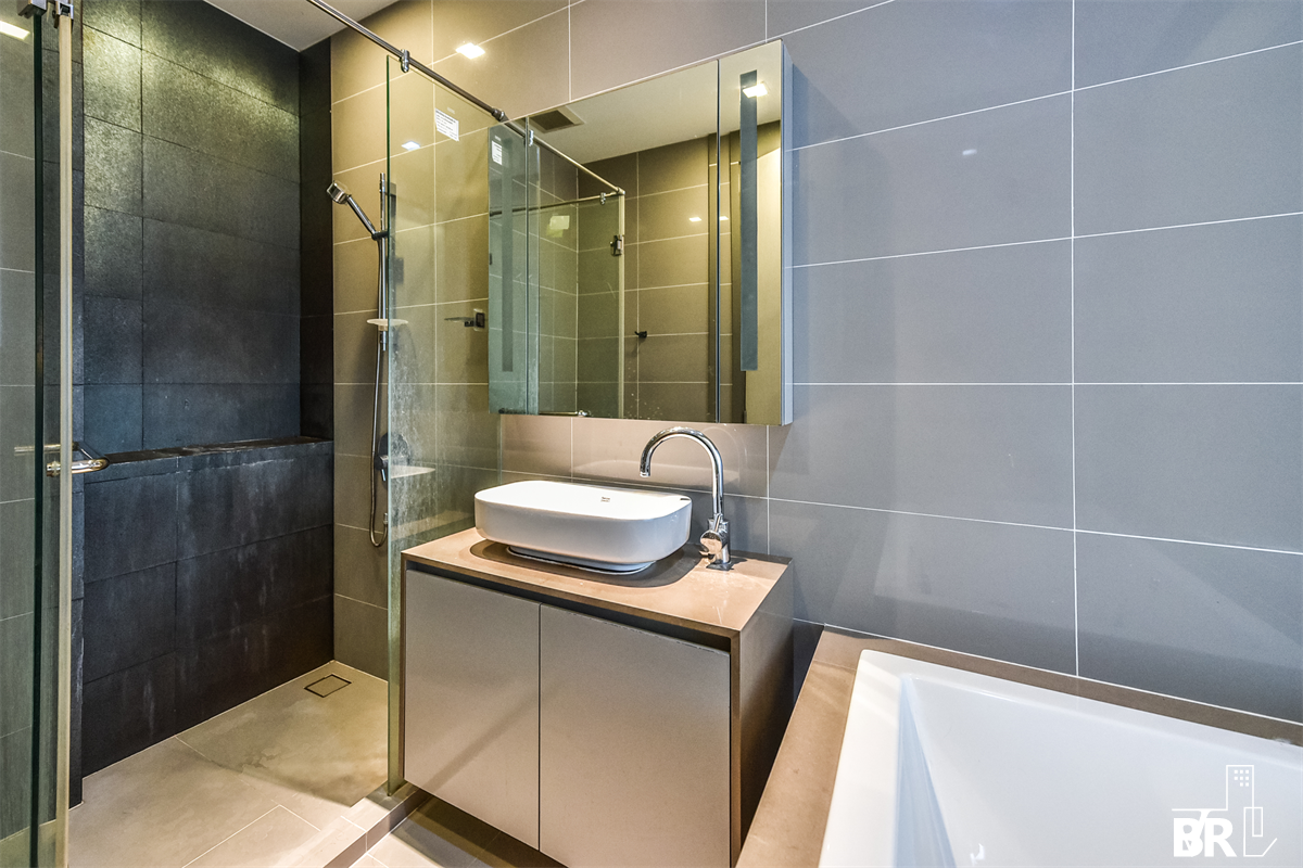 picture Special Unit, Great Value M Silom near BTS Chong Nonsi - 5/10