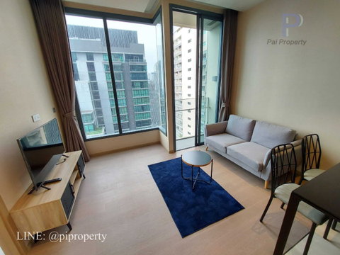 Luxury condo in the top location in Asoke for rent. 1 Bedroom with 1 Bathtub bathroom layout. Ready to move in. North cooler direction. 