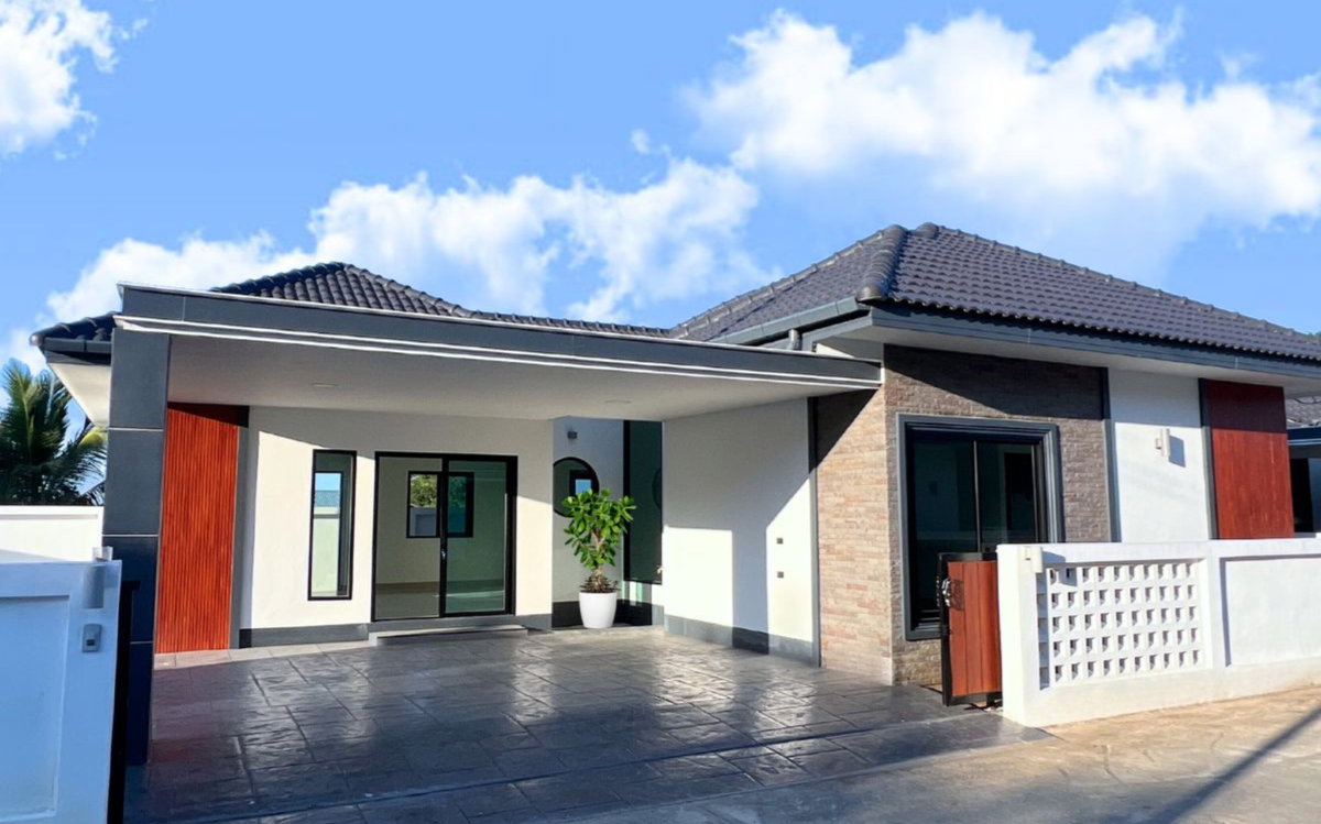 ว่างเพียง 1 หลังเท่านั้น บ้านเดี่ยวติดถนนใหญ่ - สันกำแพงสายใหม่ 3 ห้องนอน  2  ห้องน้ำ เพียง 2.99 ลบ. เท่านั้น 