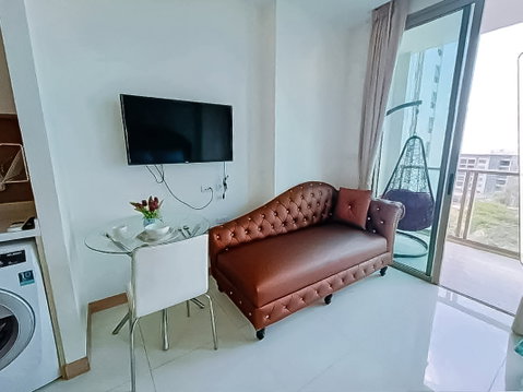 The Riviera Wongamat Beach Condo for Rent Studio Sea View
