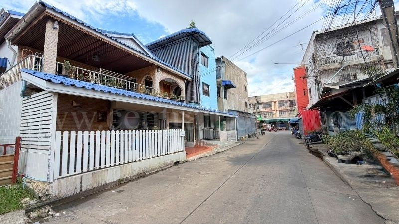 รูป บ้านพร้อม อพาร์ตเม้นท์ ใน นิคมอุตสาหกรรม นวนคร ซอยไทยธานี 12 - รูปที่ 2/37