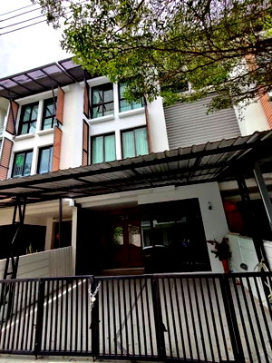 Townhouses for rent : Town home Areeya Mandarina Sukumvit77  🚇 Station : BTS On Nut (4.5km)