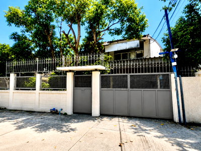 Houses for sale Watthana : Prime Residential Land for Sale with Existing House | Sukhumvit 71 (Pridi Banomyong 26) | 103 Sq.wah | Ideal for a Luxury Home Rare Land 