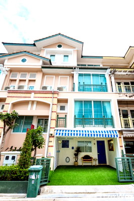 Townhouses for rent : 4 Bedroom Townhouse for rent at Crystal Ville 1669170
