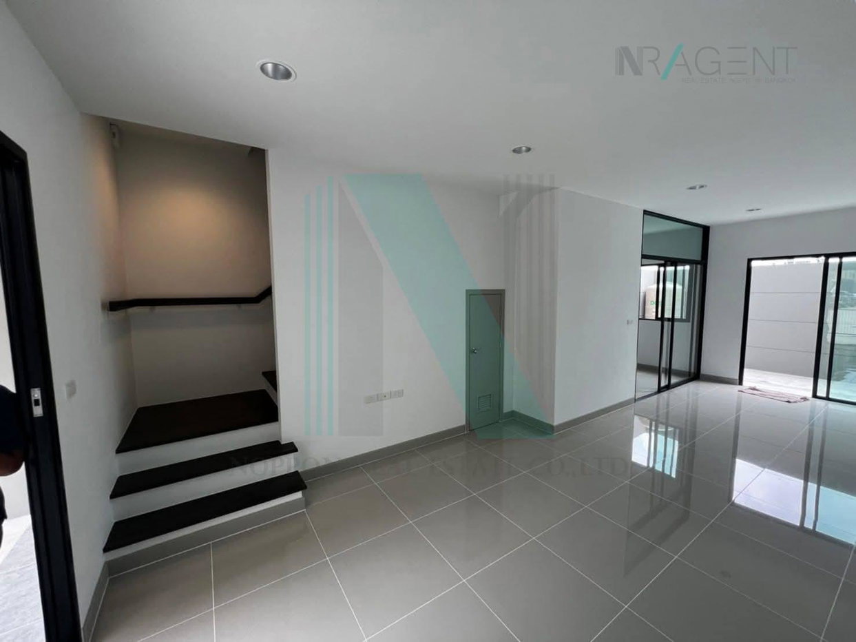 รูป ขายทาวน์เฮาส์ โครงการ พรีเมียม เพลส พหลโยธิน - รามอินทรา 3 ชั้น 4 ห้องนอน 3 ห้องน้ำ - รูปที่ 4/8