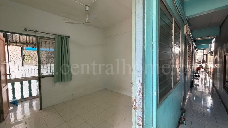 รูป บ้านพร้อม อพาร์ตเม้นท์ ใน นิคมอุตสาหกรรม นวนคร ซอยไทยธานี 12 - รูปที่ 32/37