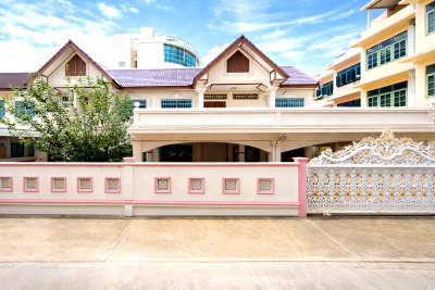 บ้านเดี่ยวให้เช่า : ใกล้รร.มารีวิทย์ พัทยา 250 ม. 100 ตร.ว. 400 ตร.ม. ถนนสุขุมวิท นาเกลือ บางละมุง บ้านเดี่ยว 2 ชั้น 4 นอน 3 น้ำ