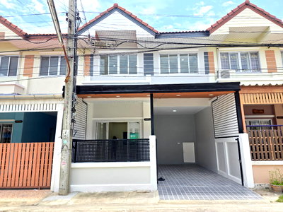 ทาวน์โฮม ถนนสายไหม : ทาวน์เฮ้าส์ รีโนเวทใหม่ ทำเลดี หมู่บ้านไดมอนด์ แกรนด์ วิลล์ ถนนสุขาภิบาล5 ซอย63/1 แขวงออเงิน เขตสายไหม แต่งพร้อมอยู่