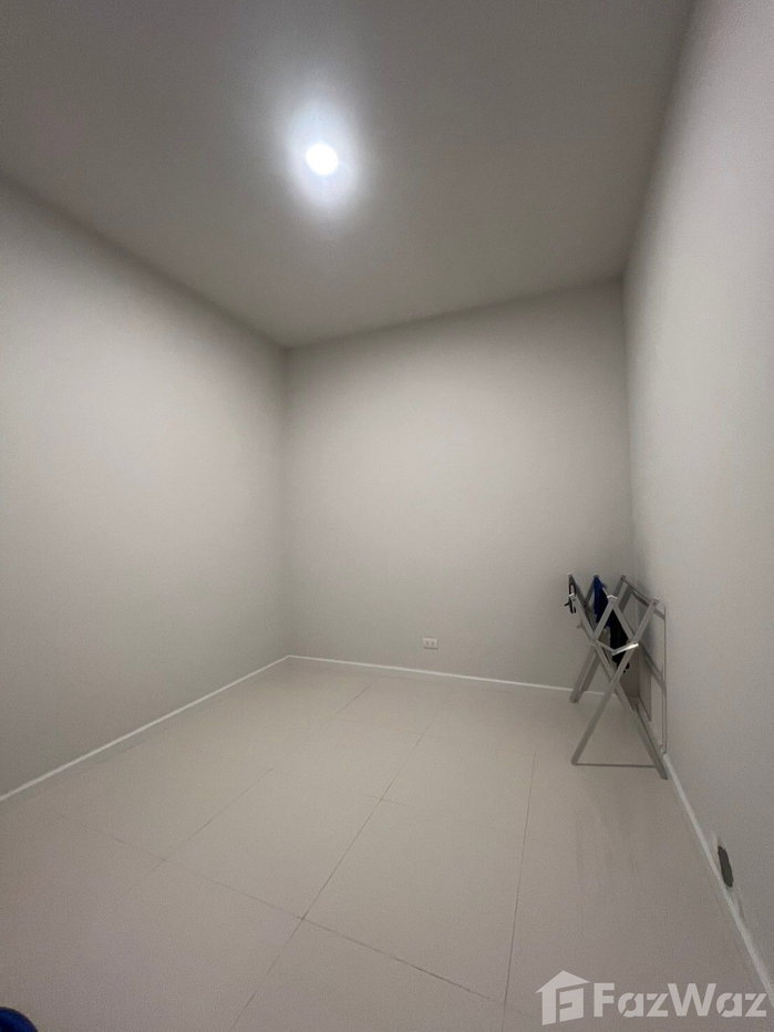 picture For Rent: 3-Story Detached House 2044281 - 30/40