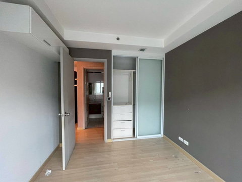 Call : 091-949-9463 Condo Thru Thonglor (ขายต่ำกว่าราคาตลาดเยอะ เพียง 2.2 ลบ.) ห้อง 36 ตารางเมตร 1 ห้องนอน ชั้น4 พร้อมเข้าอยู่