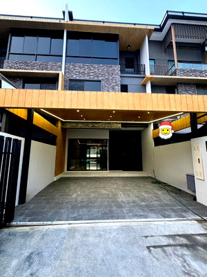 เช่าทาวน์โฮม รร.แย้มจาดวิชชานุสรณ์  : 🏡ขาย / เช่า Luxury Townhome ระดับไฮเอนด์ | The Landmark เอกมัย–รามอินทรา 3 ห้องนอน 4 ห้องน้ำ ทำเลศักยภาพ ใจกลางเมือง ให้ความเป็นส่วนตัวสูง