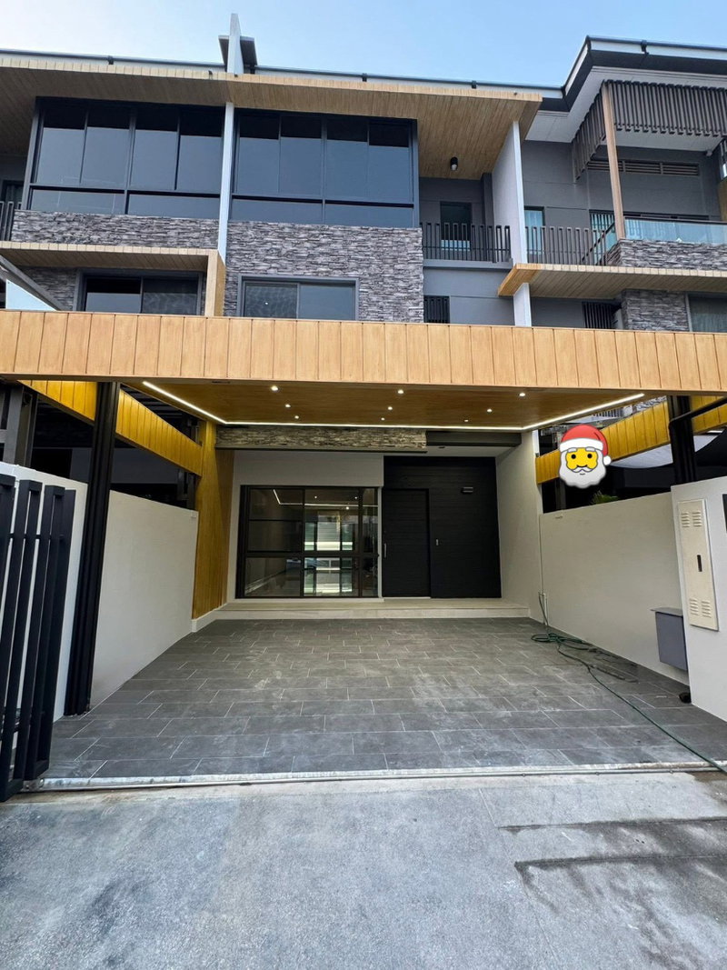 ทาวน์โฮมให้เช่า : 🏡ขาย / เช่า Luxury Townhome ระดับไฮเอนด์ | The Landmark เอกมัย–รามอินทรา 3 ห้องนอน 4 ห้องน้ำ ทำเลศักยภาพ ใจกลางเมือง ให้ความเป็นส่วนตัวสูง