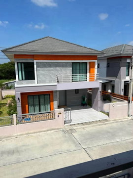 Single house for sale in Phuri Baan Suan project, Chonburi. Excellent location, close to all amenities.
