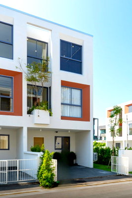Townhouses for sale Chiang Mai : Modern Luxury 3-Storey Townhome for Sale ✨🏘️