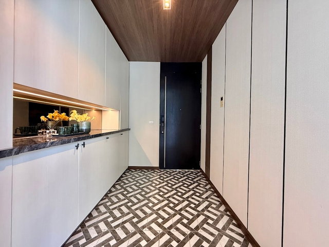 picture Domus | Gorgeous 3 Bedroom Luxury Condo in Asoke Area - BR17493CD - 9/44