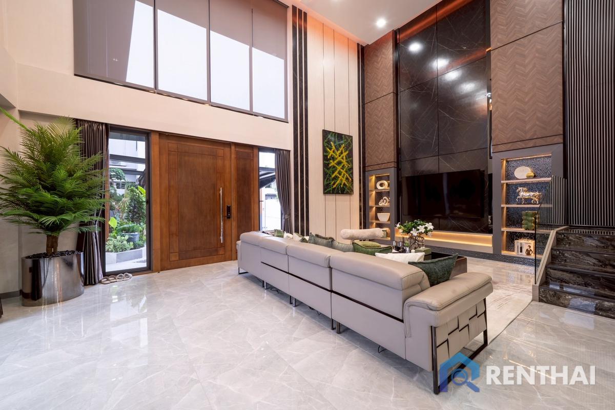 รูป บ้านที่ผสานการออกแบบอันหรูหรา พื้นที่ใช้สอยขนาดใหญ่ และความสะดวกสบายในการอยู่อาศัยไ - รูปที่ 6/25