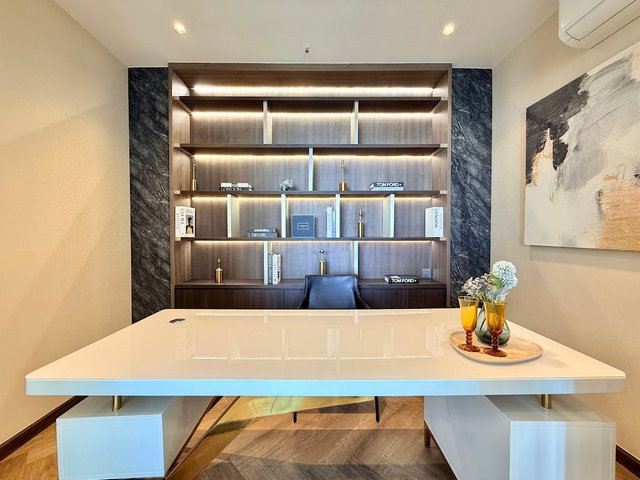 picture Domus | Gorgeous 3 Bedroom Luxury Condo in Asoke Area - BR17493CD - 11/44
