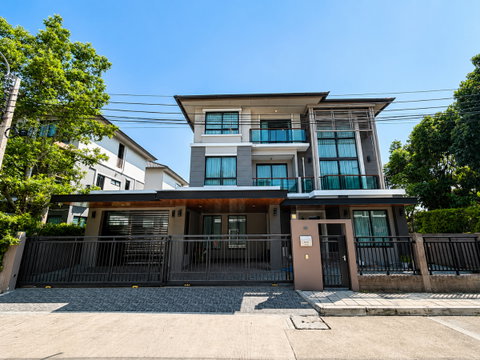 ขายบ้านเดี่ยว 2 ชั้น ภัสสร วงแหวน–รามอินทรา บ้านเดี่ยวหลังมุม พื้นที่ 64.8 ตร.วา ฟังก์ชันครบ 4 ห้องนอน ใกล้ Fashion Island และรถไฟฟ้าสายสีชมพู