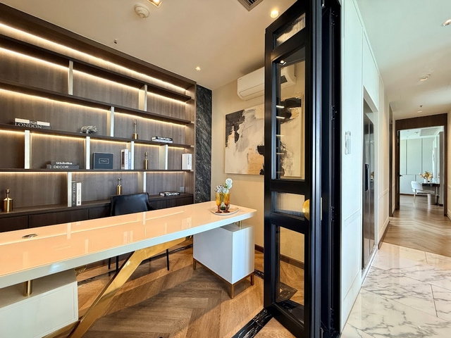 picture Domus | Gorgeous 3 Bedroom Luxury Condo in Asoke Area - BR17493CD - 10/44