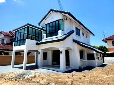 Houses for sale : Chollada Bang Bua Thong, ready to move in, 106 sq.wa, 4 bedrooms, 3 bathrooms, 4 parking spaces, 2 multipurpose rooms quiet and peaceful with a lake