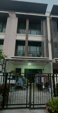 🔥ราคาต่ำกว่าประเมิน🔥 ทาวน์โฮม 3 ชั้น  BAAN KLANG MUANG NAWAMIN 42 (บ้านกลางเมือง นวมินทร์ 42) ทำเลดี เชื่อมต่อถนนสายหลักได้หลายเส้นทาง 